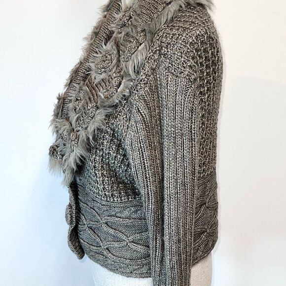 Roz & Ali Cable Knit Faux Fur Crocheted buttons & embellish Sz PL * Host Pick * - Picture 5 of 9